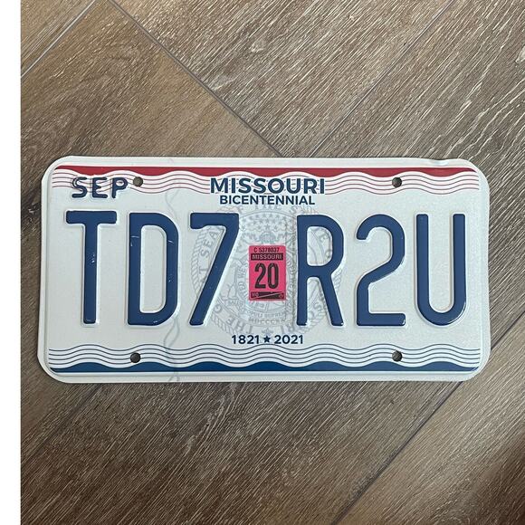 Missouri Auto License  BICENNTINAL Plate TD7 R2U Garage Collectible Gear Head - Picture 1 of 2